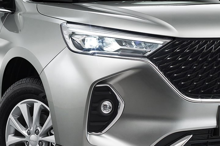 Яркие светодиодные передние фары с функцией "Follow-Me-Home"